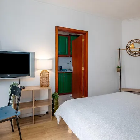 Renovated Feb25 Clerigos Cozy Balcony With Self Check In شقة