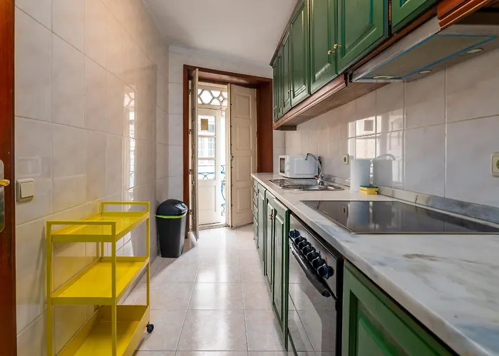 Renovated Feb25 Clerigos Cozy Balcony With Self Check In Lejlighed Porto