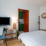Renovated Feb25 Clerigos Cozy Balcony With Self Check In Apartmán