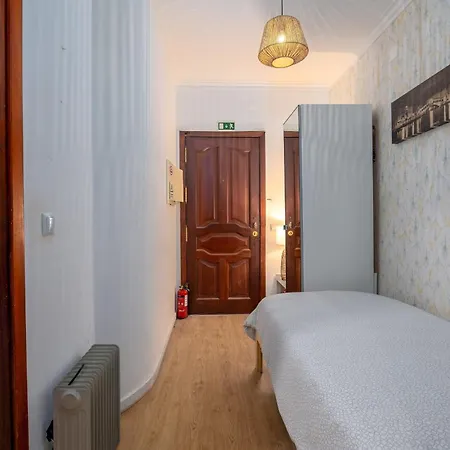 Renovated Feb25 Clerigos Cozy Balcony With Self Check In * Порту