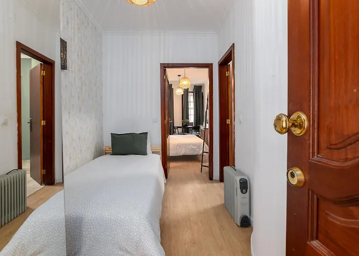 Renovated Feb25 Clerigos Cozy Balcony With Self Check In